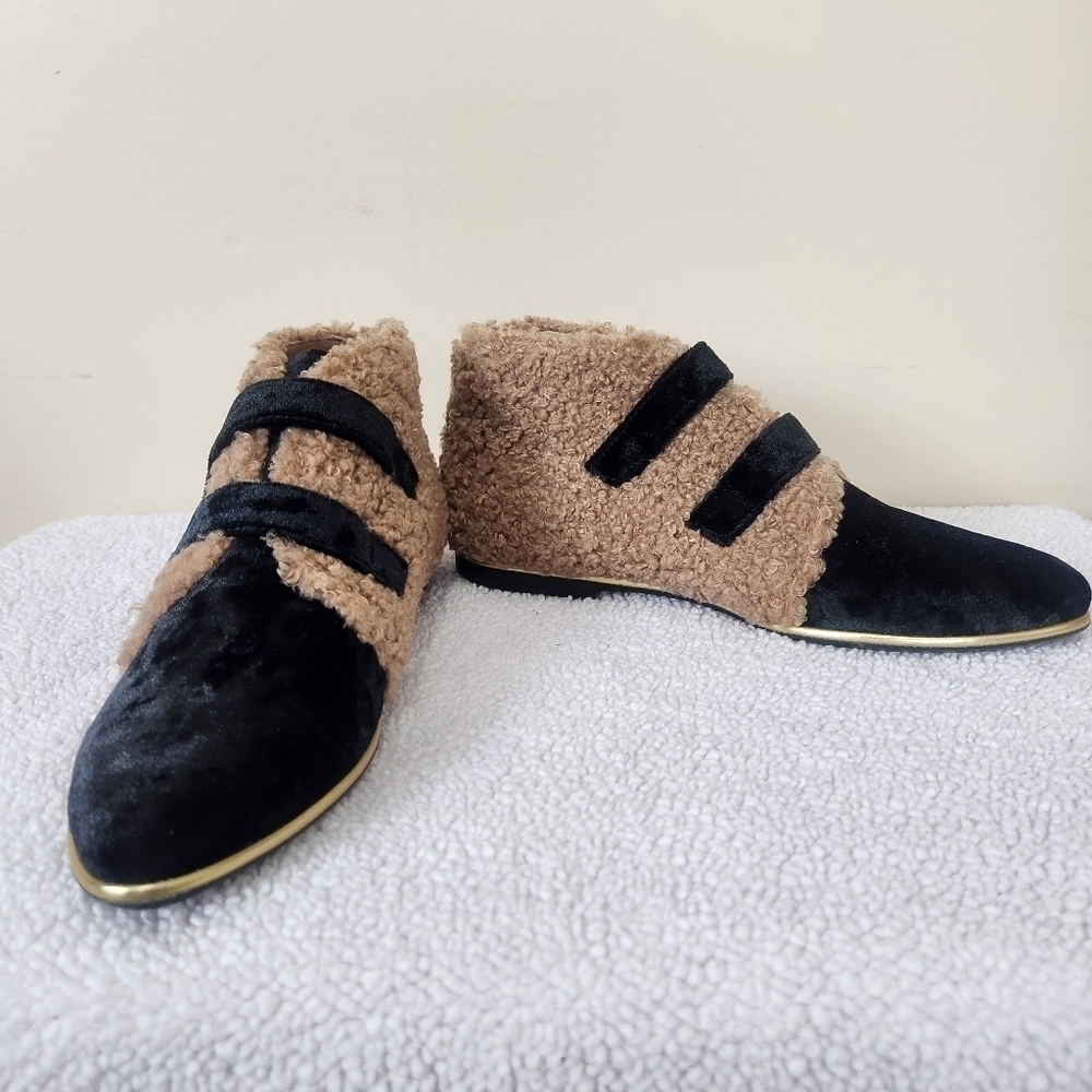 Papanatas Black Velvet andShearling Velcro Bootie children size 33/ US2